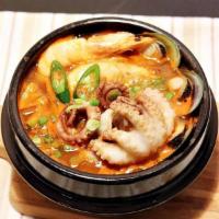 Haemul Ttukbaegi 해물 뚝배기 · Bean paste soup with seafood.