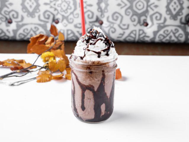 Chocolate Shake  · Merengada de chocolate.