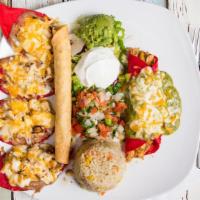 Plato Salinas · Shredded chicken enchilada with tomatillo sauce, chicken flauta, chicken fajita nachos. Serv...