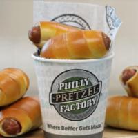 Mini Dog Cup · Comes with 4 hot dogs