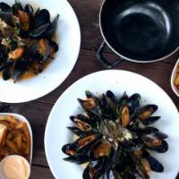 Traditional Mussels  · PEI Mussels, White Wine, Garlic, Lemon, Shallots, Parsley 
