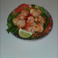 Ensalada de Camarones · Shrimp salad. 