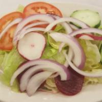 Ensalada de la Casa · Lettuce, tomato, onions and cucumber salad.