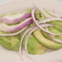 Ensalada de Aguacate · Avocado salad.