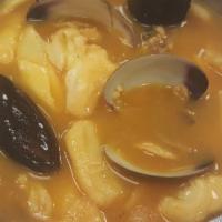 Sopa de Mariscos con Arroz · Seafood soup.