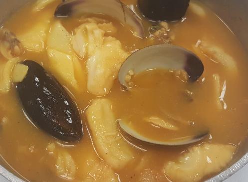 Sopa de Mariscos con Arroz · Seafood soup.