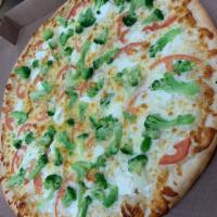 New York White Pizza · Tomato, broccoli, garlic, ricotta cheese and mozzarella cheese.