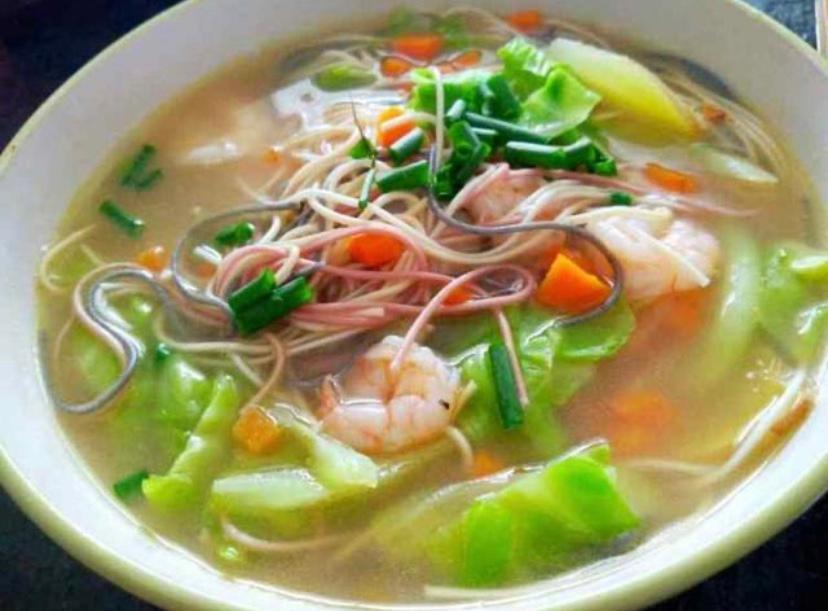 32.  Shrimp Yat Gaw Mein Soup large  · Served with crispy noodles.
