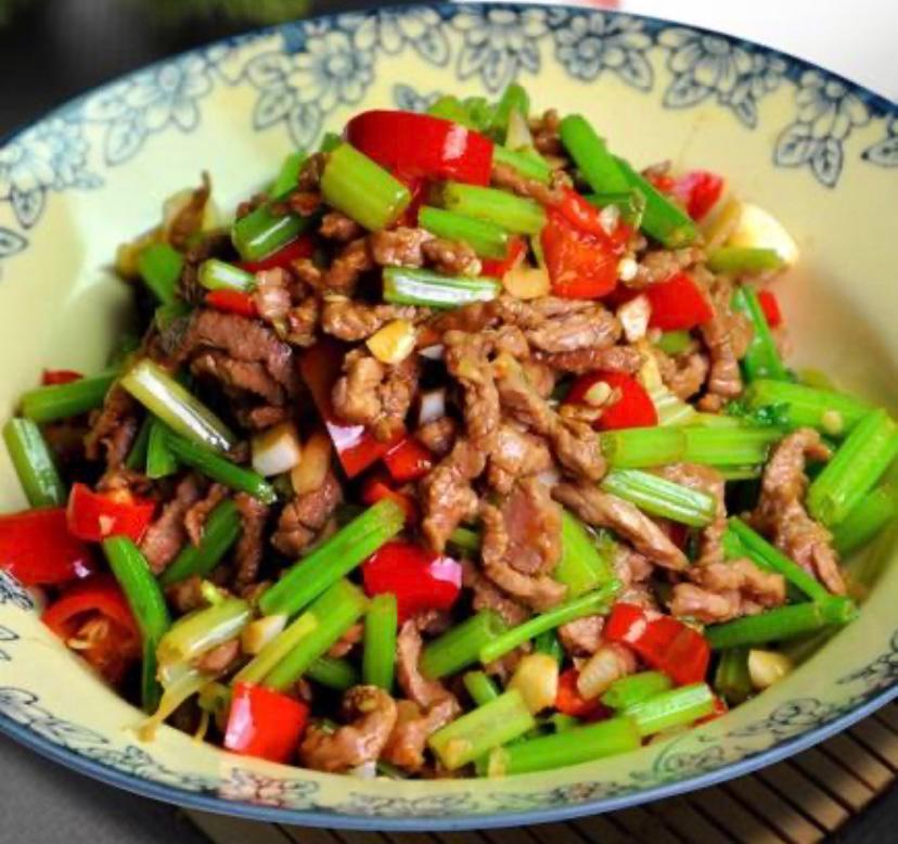 120. Shredded Beef with Hot Spicy Sauce · Tender beef with scallions, onion, green pepper, red pepper, carrot in our house special spicy sauce. Hot and spicy.