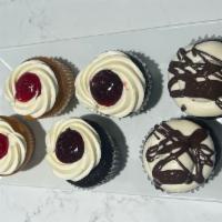 6 Pieces Assorted Cupcakes 2 · 2 vanilla strawberry, 2 chocolate cream cheese with ganache drizzle and 2 chocolate raspberr...