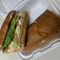 Chicken Breast Sandwich · Flat Bread, grilled chicken, chipotle, lettuce, tomate, avocado, cheese