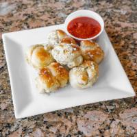 Garlic Knots · 6 pieces.