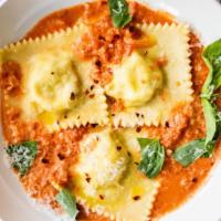 Baked cheese ravioli · Served with bread and butter