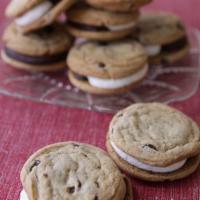 B&W Cookie Sandwich · Chocolate Chip Cookie w/Black & White (Van & Choco Buttercream)