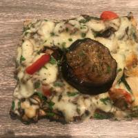 Vegetariana Pizza · Mozzarella, peppers, Japanese eggplant, mushrooms and parsley.