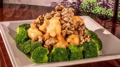 E9. Walnut Shrimp · Lightly fried jumbo shrimp coated in a sweet creamy sauce, served with broccoli and topped with roasted sugared walnuts. Served with your choice of rice.
