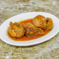 Stewed chicken / Pollo Guisada Especial · Acompanada  con arroz  y habichuela