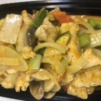 S1. Thai Red Curry Chicken  · stir fried with onion ,green and red pepper,mushroom ,carrot in sweet red curry and thai chi...