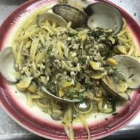 Linguine With Clams · Comes with fresh clams red or white sauce.