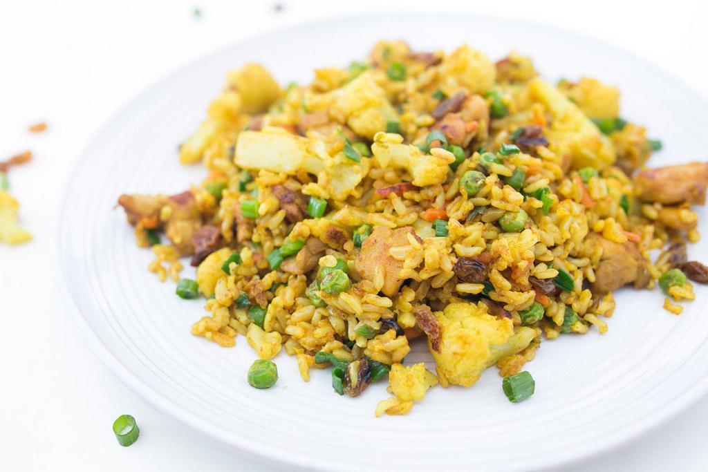 Singapore Fried Rice 星洲炒饭 · Fried white rice with roast pork, chicken, shrimp, green peas, carrot, eggs, onion and green scallion. With curry flavor, Spicy.