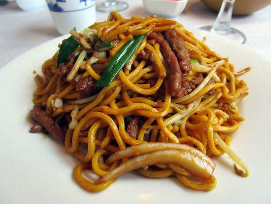66. Beef Lo Mein 牛肉捞面 · Soft stir fry noodle. Sauce used contain peanuts.