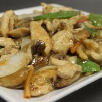 108. Moo Goo Gai Pan 蘑菇鸡片 · Dish cooked in white sauce and served with rice on side.