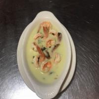 Camarones al Ajillo · Garlic shrimp.