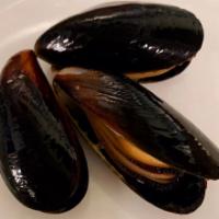 Black Mussels · 1 lb. Served with 1 corn and 2 potatoes