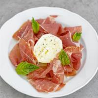 Prosciutto di Parma · 18 MONTH PROSCIUTTO WITH CREAMY
MOZZARELLA DI BUFALA

delicioso