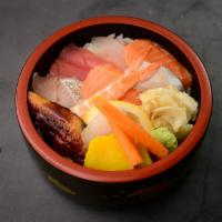 Chirashi – Don · 9pcs various sliced fish on a bed of rice