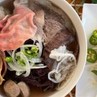 06. Que’s Black Rice Noodle Pho Combos · Eye of round steak, well-done flank, well-done brisket, fat brisket, tendon, tripe.