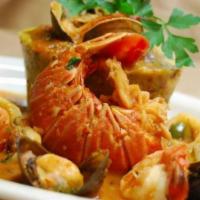 Platanos a la playa · Lobster, calamari, shrimp, mussels and clams in a traditional creole sauce. Langosta, calama...