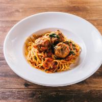 Spaghetti con Polpette Dinner · Spaghetti with meatballs and marinara sauce.