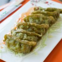 Vegetable Green Goyza Dumplings · 6 Pcs Vegetable dumplings （Fried or steamed