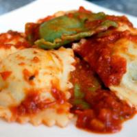 Spinach Ravioli · Ravioli topped with tomato sauce and melted mozzarella cheese. Served with garlic bread.