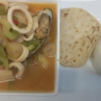 Sopa Marinera con Natural · Seafood soup  natural.