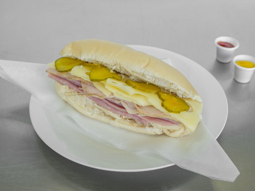 Cubano Sandwich · Pan cubano, jamón, pierna, queso y pickles.