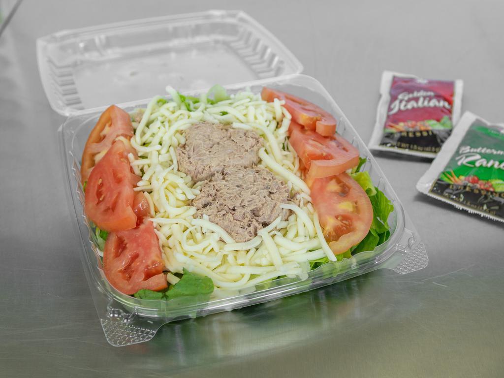 Tuna Ensalada · Lechuga, tomate, queso mozzarella, tuna preparada.