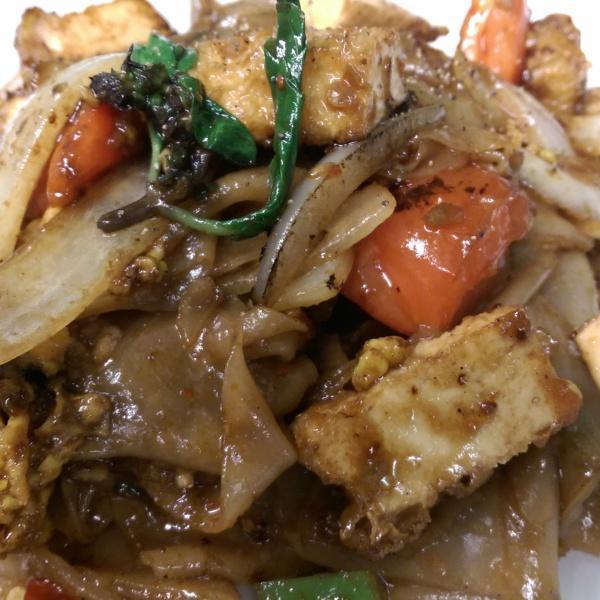 Pad Kee Mao · Traditional Thai white rice noodles wok-fried with your choice of protein, garlic, fresh chili, egg, onion, tomato, bell pepper and Thai basil. Spicy.