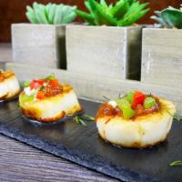 Divine Scallop · Pan seared scallops with spicy curry paste sauce.