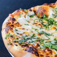 Alfredo Pizza · Provolone, shaved garlic, mozzarella, parmesan, fresh basil