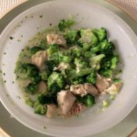 Grill Chicken with Brocoli  · With garlic and oil. 