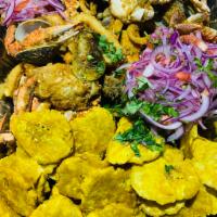 Picada de Mariscos  · Fried seafood, fish, calamari, shells, crab, green plantain platter