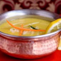 Mulligatawny · Lentil soup with spices. Garnished with julienne vegetables, rice and lemon.