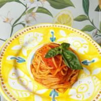 Spaghettone Pomodoro e Basilico · Artisanal bronze-drawn spaghetti with cherry tomatoes and basil sauce. Vegan.