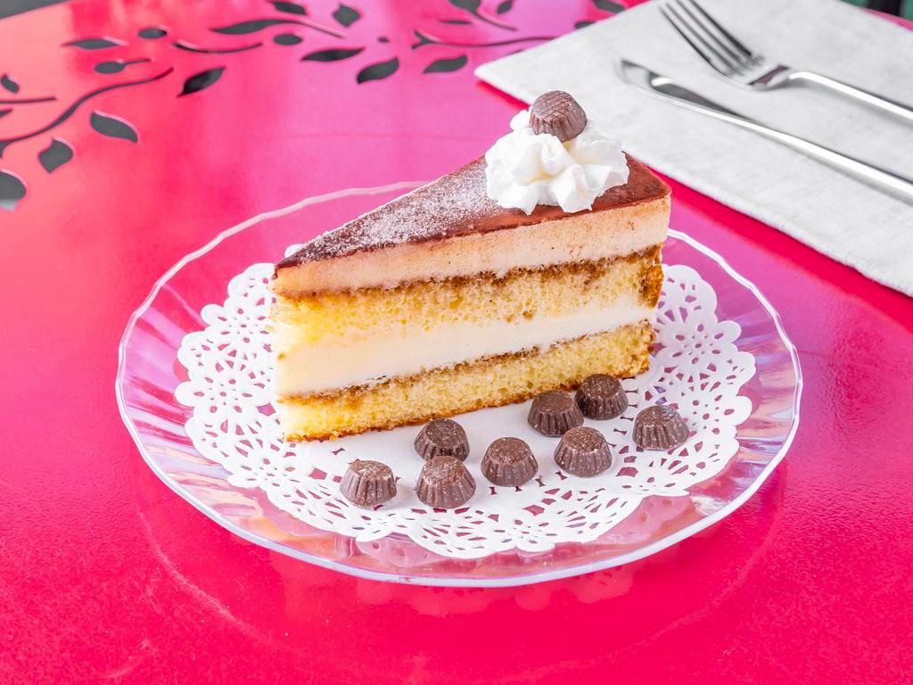 Cake slice · Chocolate ,Oreo, Tiramisu, Red Velvet, Cheese cake classic ,Rainbow, Carrot Cake