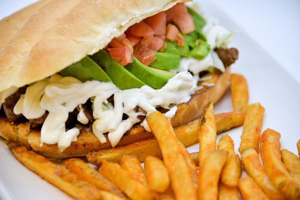 Milaneza de Res Torta · Breaded steak served with french fries