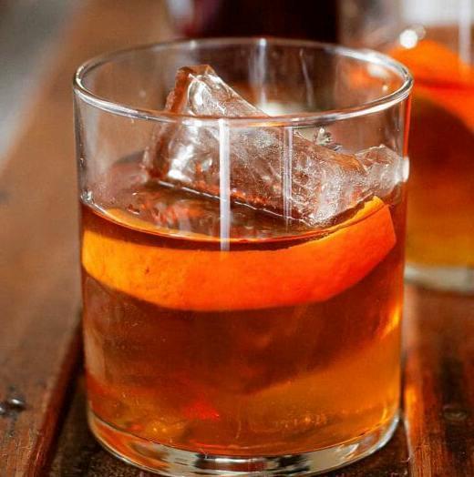 Old Fashioned Bourbon  · Bourbon or rye whiskey, angostura bitter sugar and club soda. Must be 21 to purchase. 