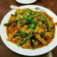 Chicken Curry · Sliced chicken, peppers, onions, broccoli, mushrooms, green beans and fried potatoes in a sp...