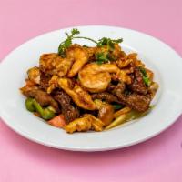 S2. Triple Delight Chef Special  · Jumbo shrimps, chicken and beef sauteed with mix vegetables in our special sauce.